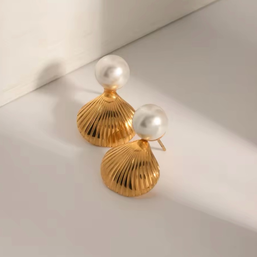 ◾️18k Gold Plated Pearl Shell Statement  Stud Earrings